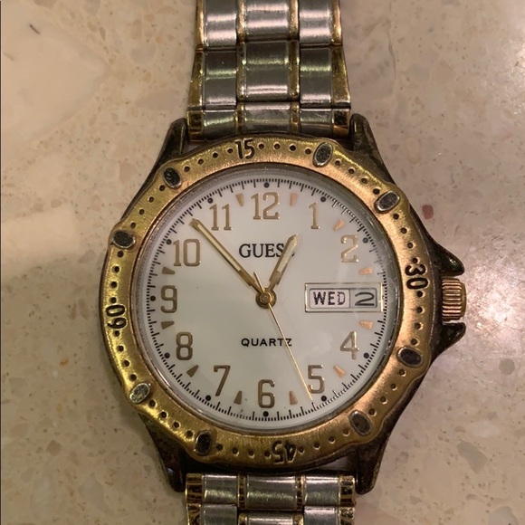 Vintage guess watch - Picture 2 of 3